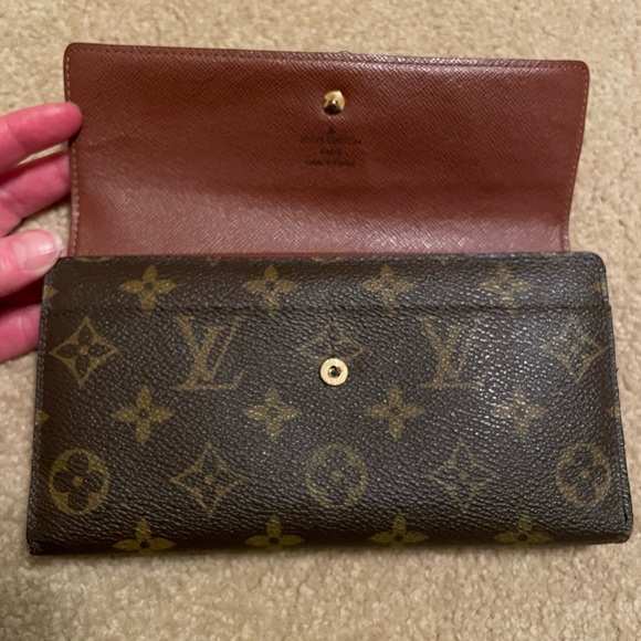 Authentic Louis Vuitton long wallet - Picture 5 of 7